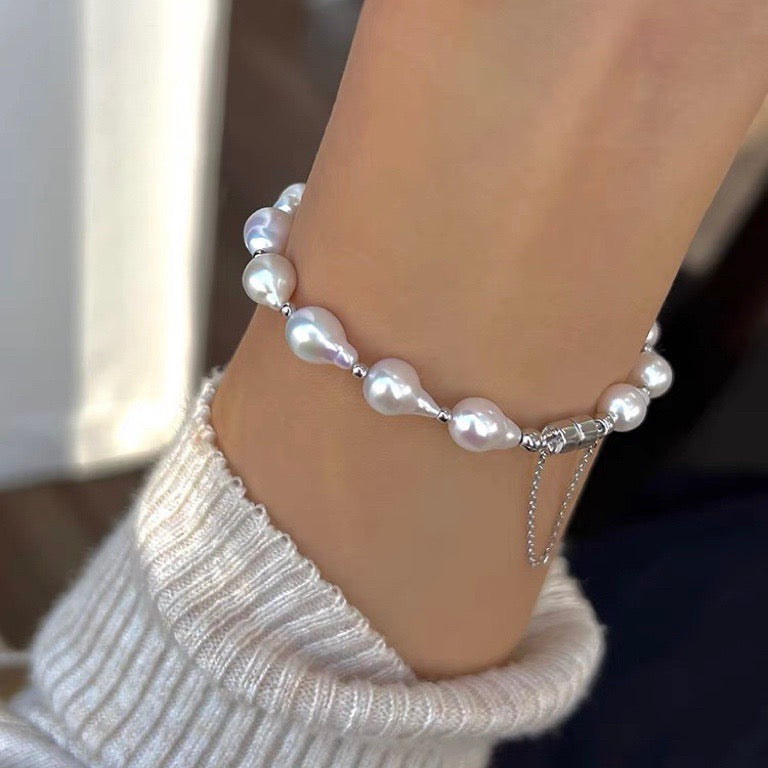 Elegant White Baroque Pearl Bracelet Design