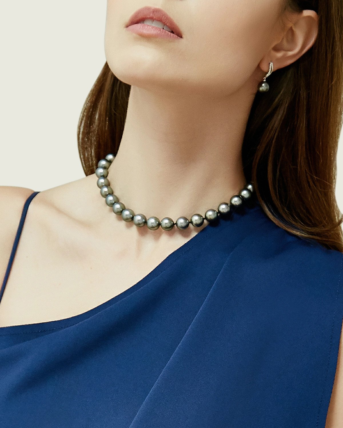 Tahitian Round Pearl Necklace in Bright Silver