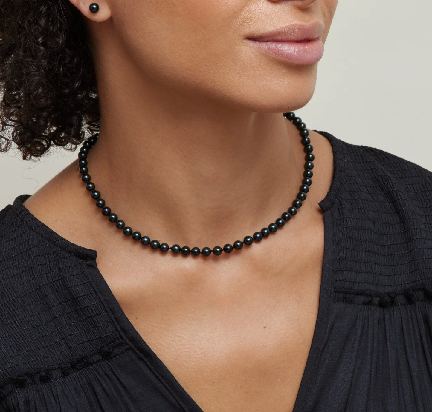 Black Akoya Pearl Necklace in AA+ Quality 2