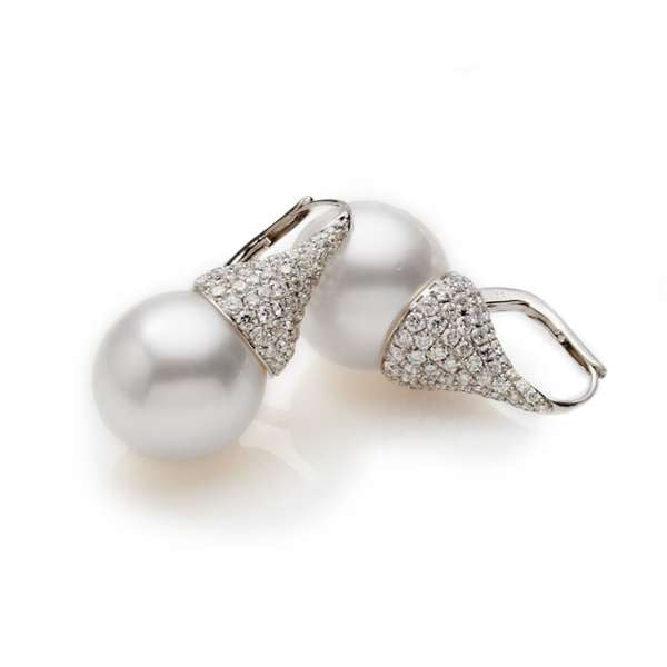 Pearl and Diamond Kiss Design Earrings