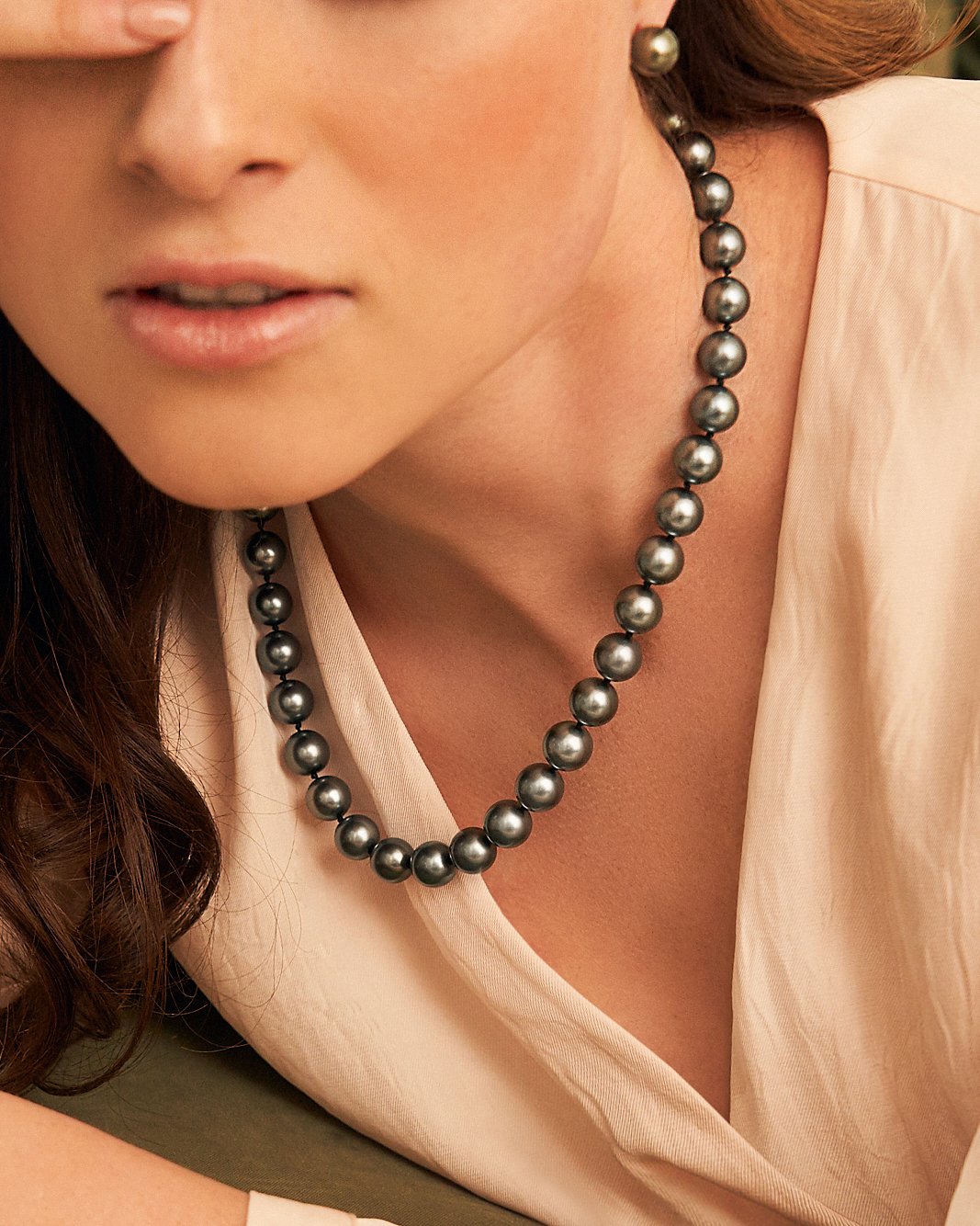 Silver Tahitian Pearl Necklace with Round Design