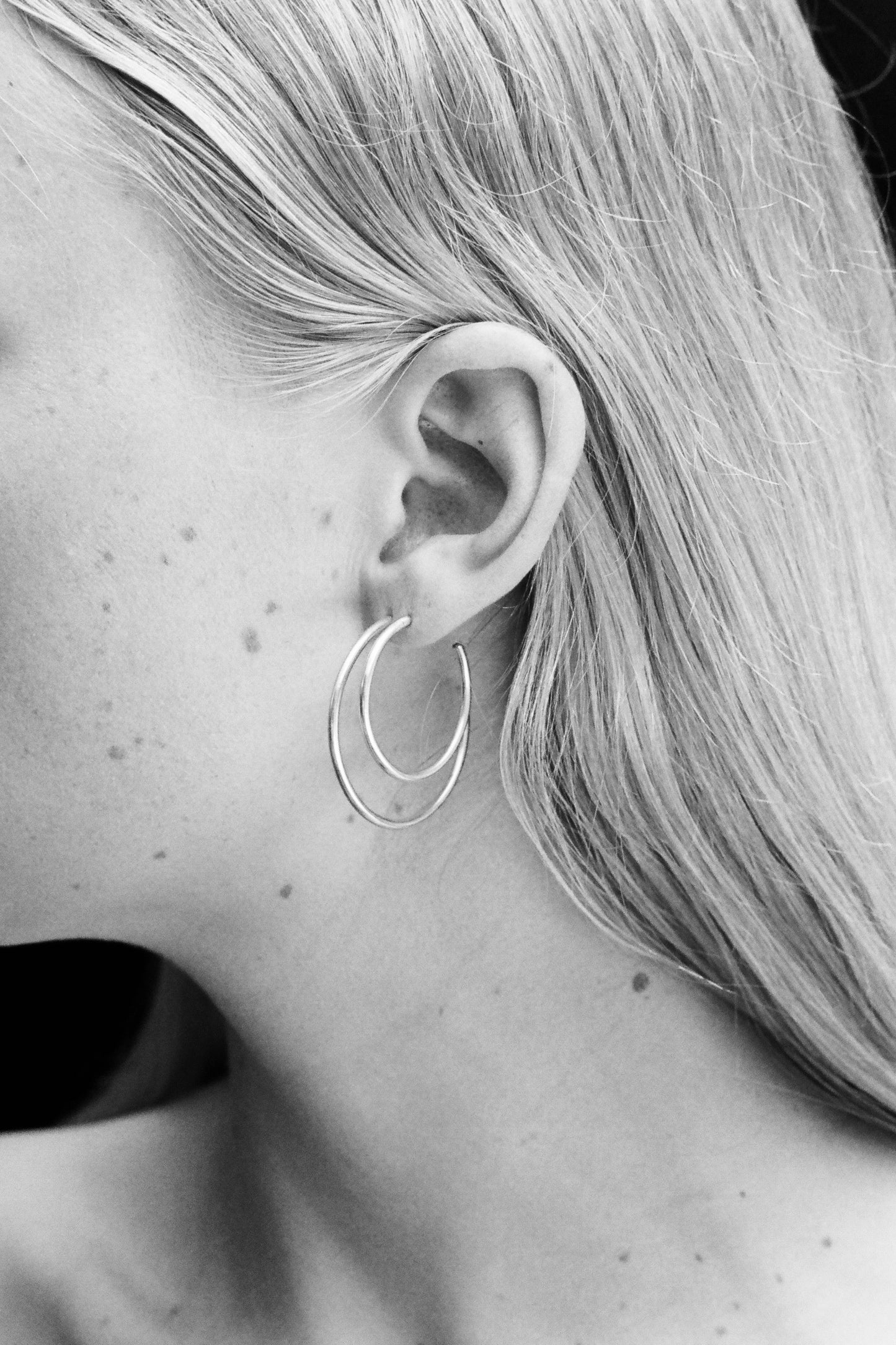 Classic Simple Hoop Earrings in Silver Metal