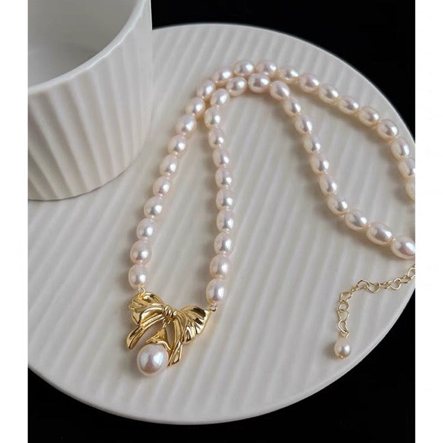 Elegant Bow Freshwater Pearl Necklace Design