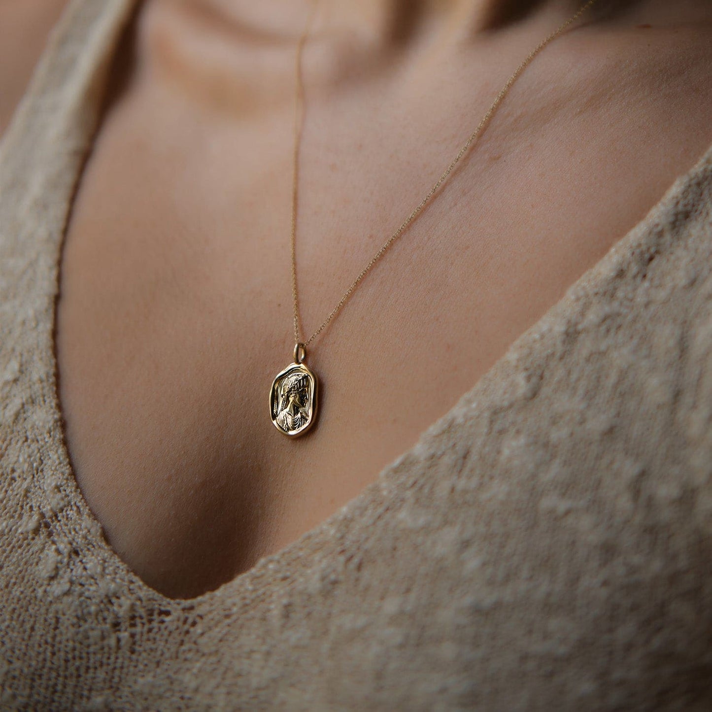 Molten Gold Pendant Necklace for Women 1