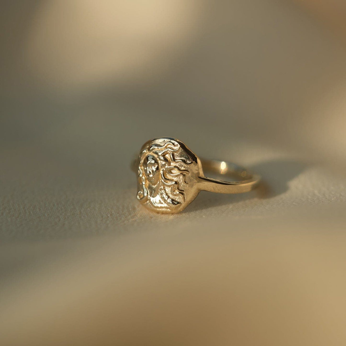 Molten Design Ring in Elegant Style