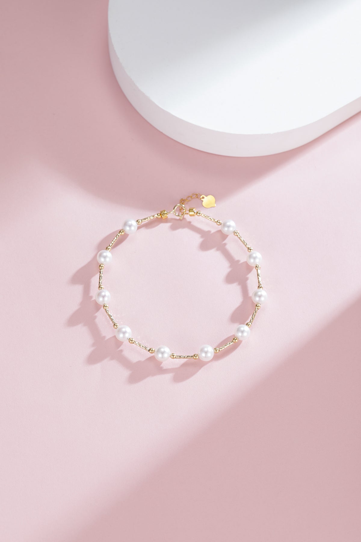 Freshwater Pearl Bracelet with 18K Gold Design