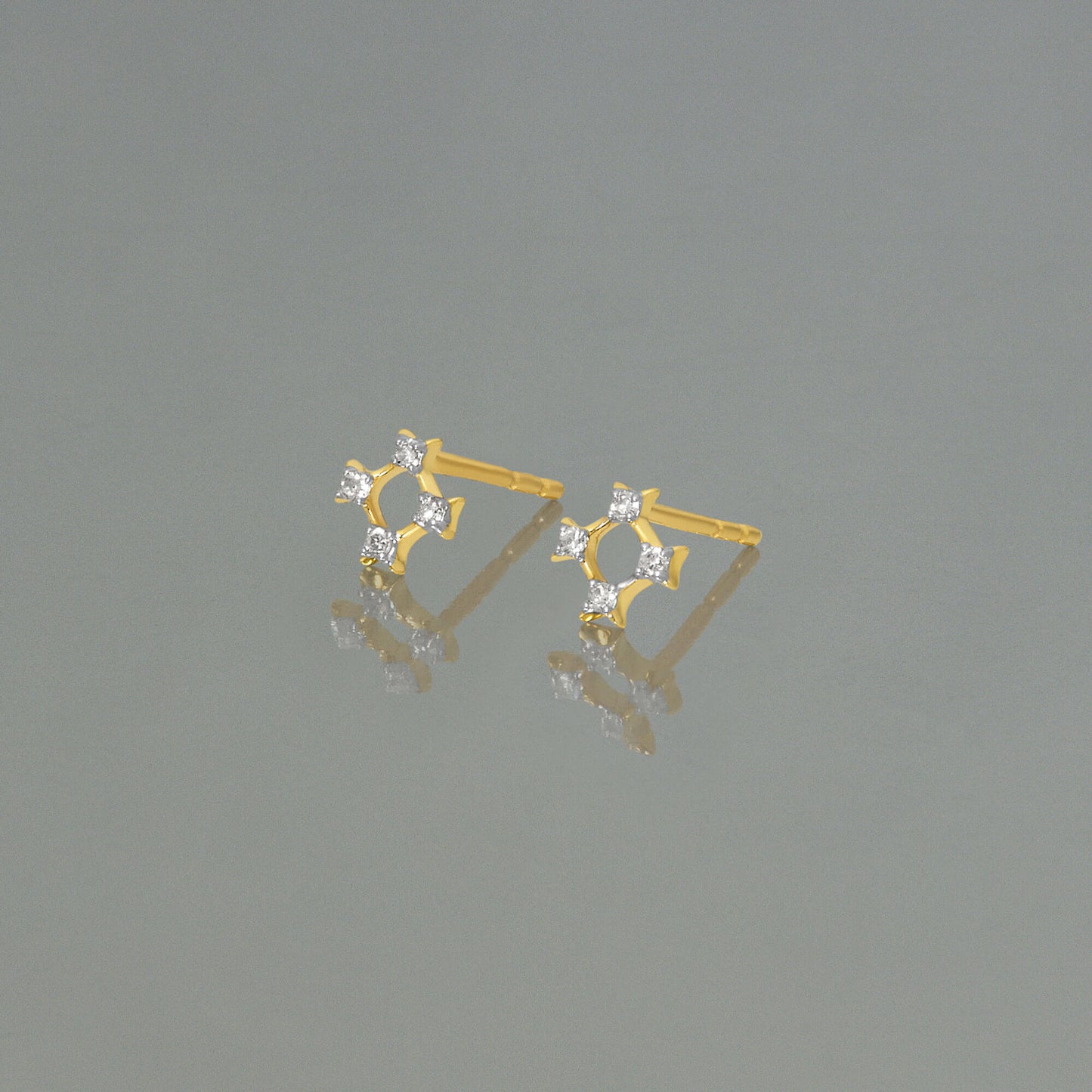 Silver Aura Stud Earrings with Bright Design