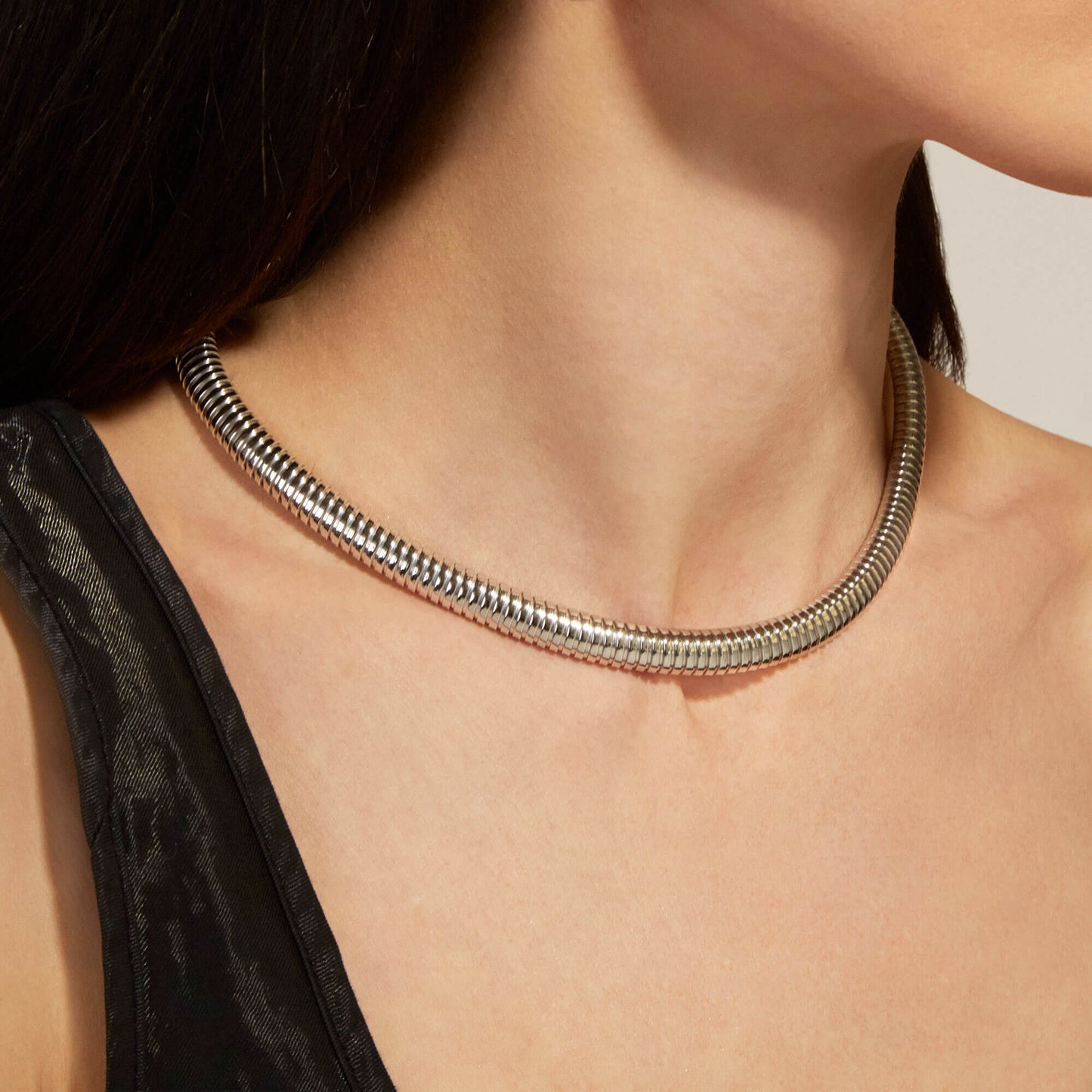 Silver Coil Collar Neckpiece for Stylish Look