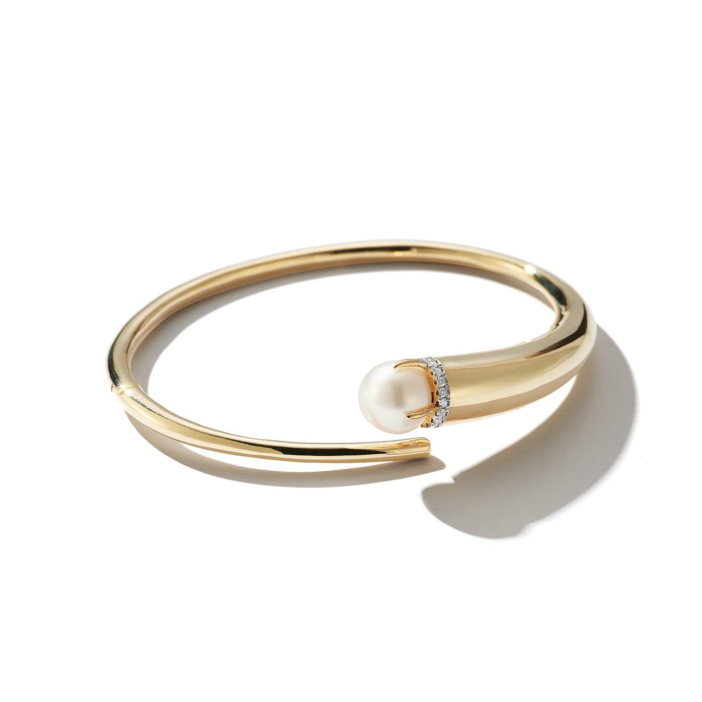 Elegant Pearl Cornucopia Bracelet in 14kt Gold