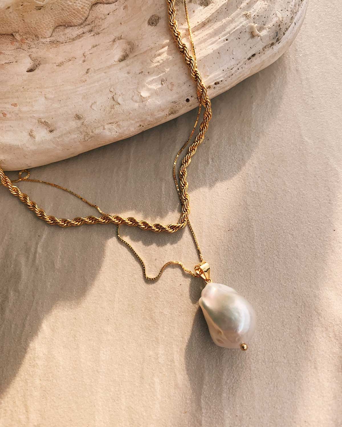 Elegant Floating Pearl Necklace Design