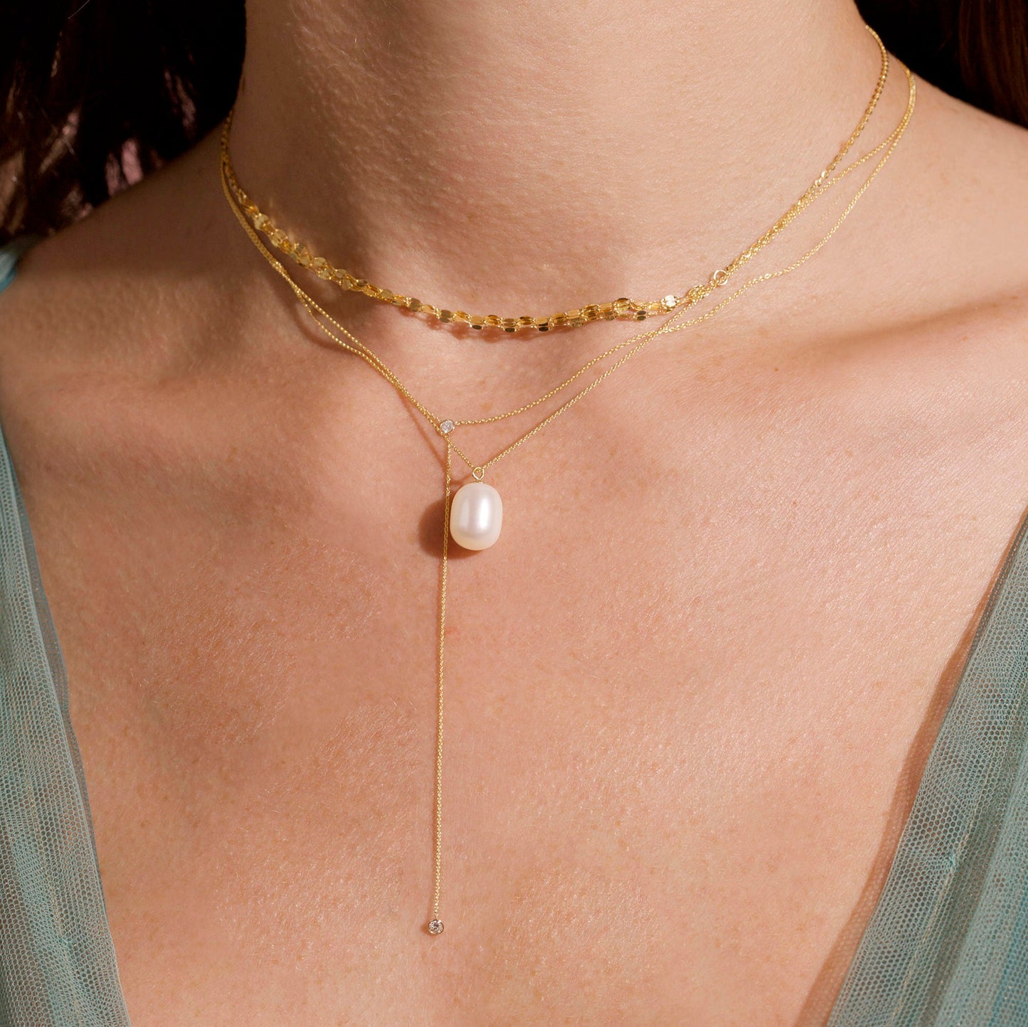 Elegant Pearl Pendant Necklace in Elliptical Design