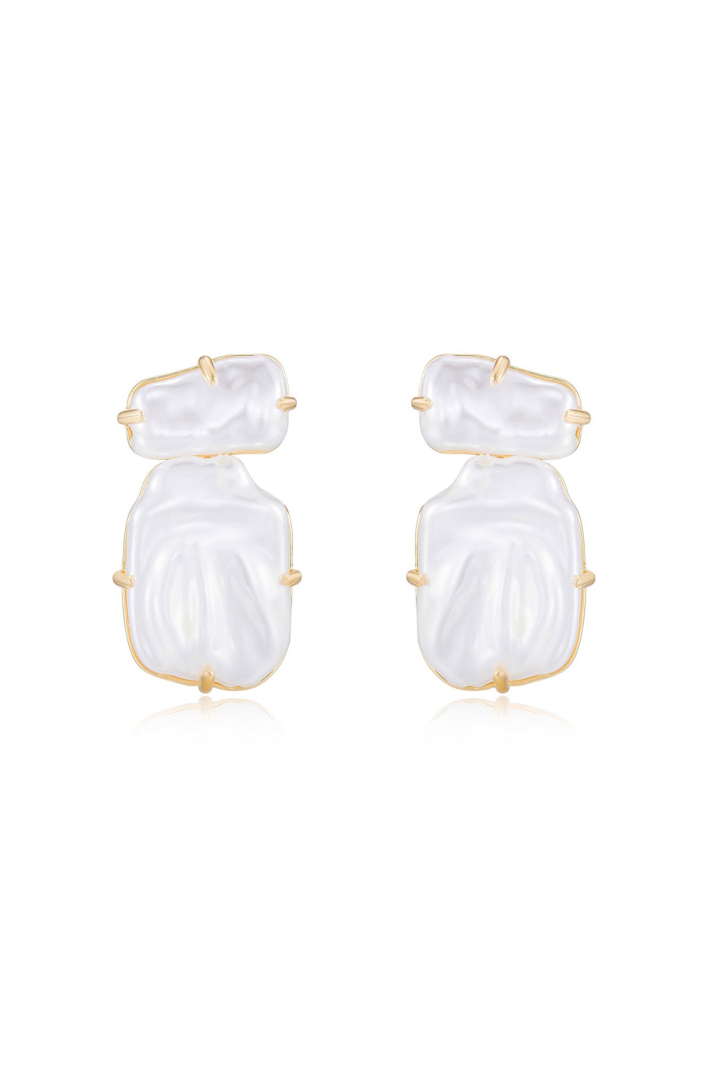 Curved Double Pearl Earrings in Elegant Design