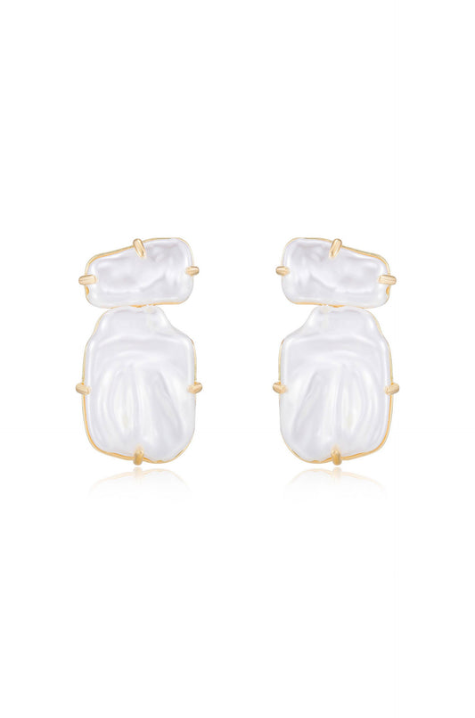 Curved Double Pearl Earrings in Elegant Design