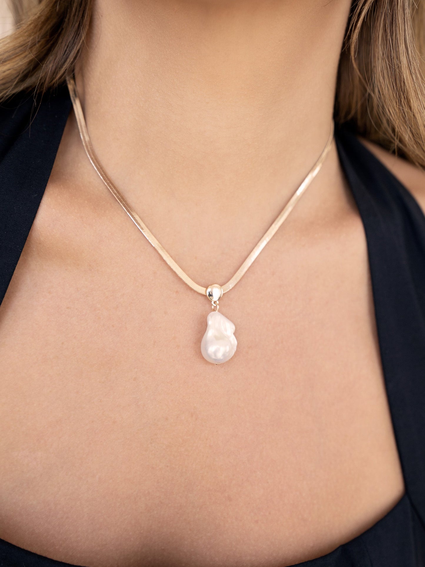 Elegant Baroque Pearl Pendant Necklace