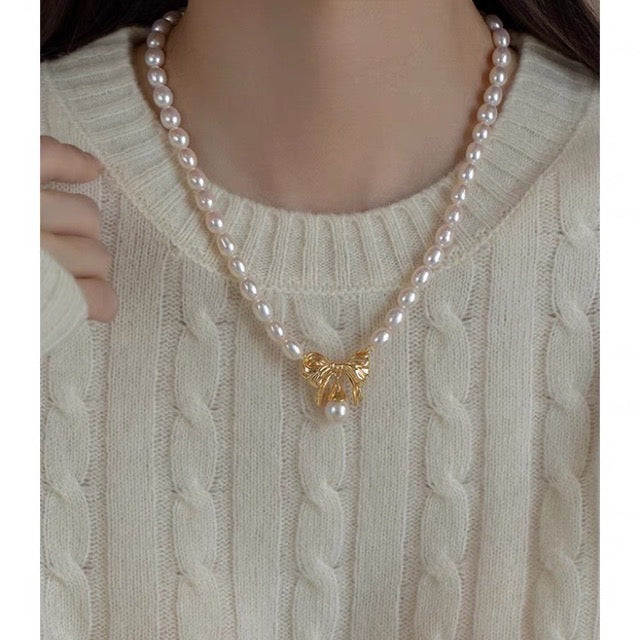 Elegant Bow Freshwater Pearl Necklace Design