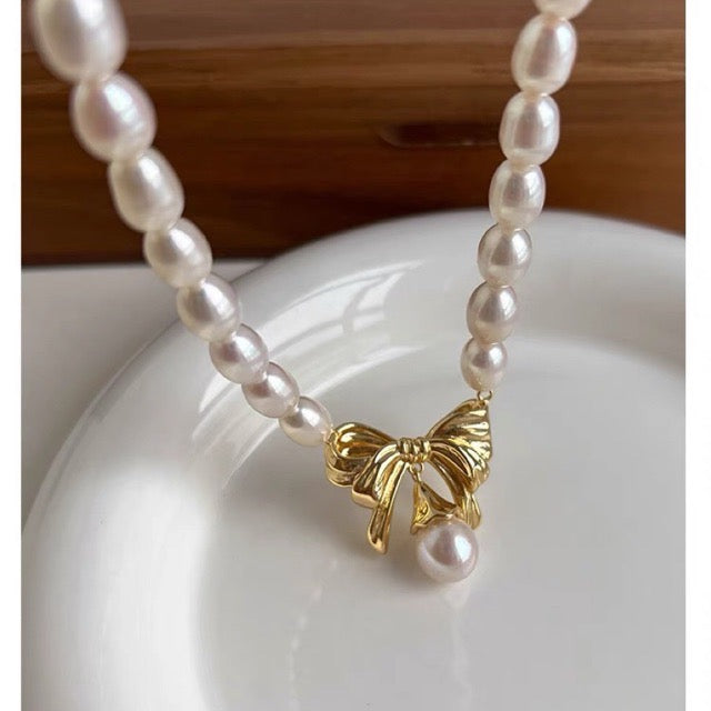 Elegant Bow Freshwater Pearl Necklace Design