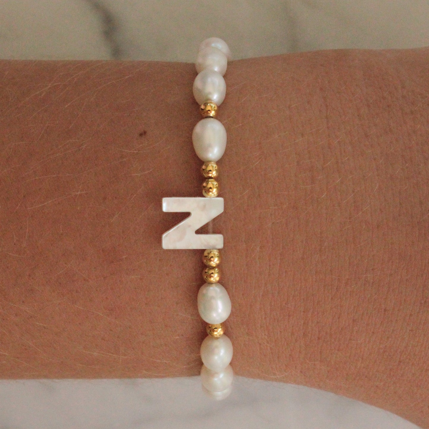 Personalized Nacre Initial Bracelet for Stylish Wear