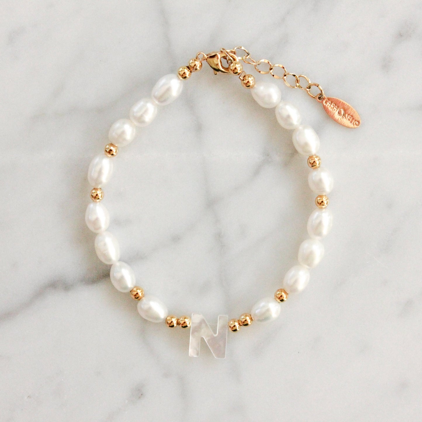 Personalized Nacre Initial Bracelet for Stylish Wear