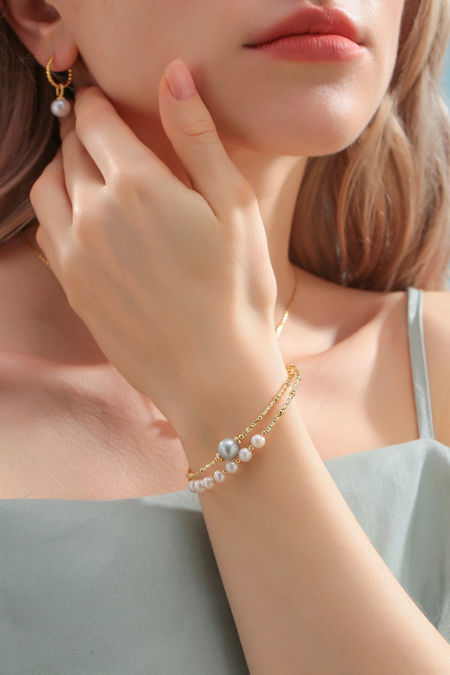 Grey Freshwater Pearl Dual-Layer Gold Beaded Bracelet