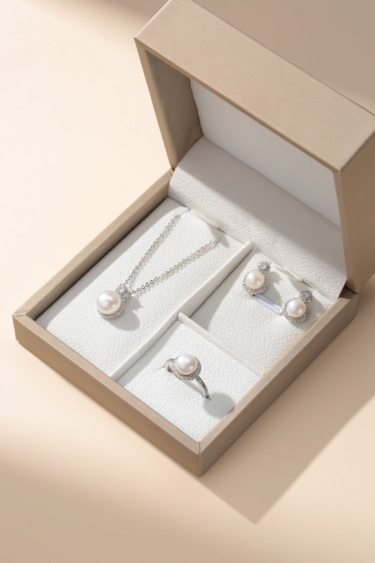 Pearl and Zirconia Jewelry Set with Button Design