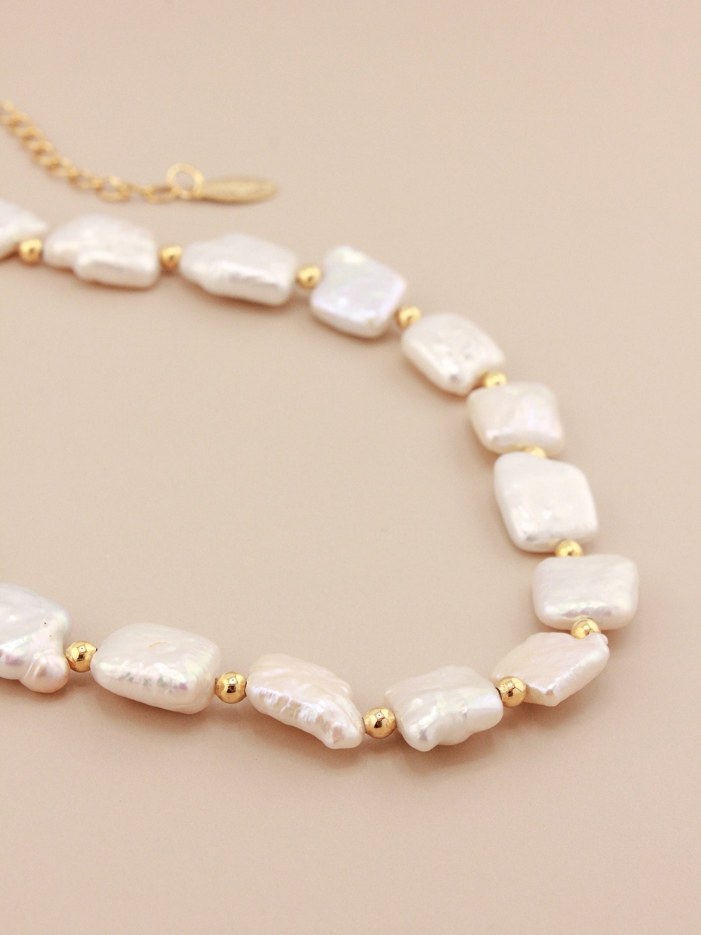 Pearl Choker with Flat Square Design