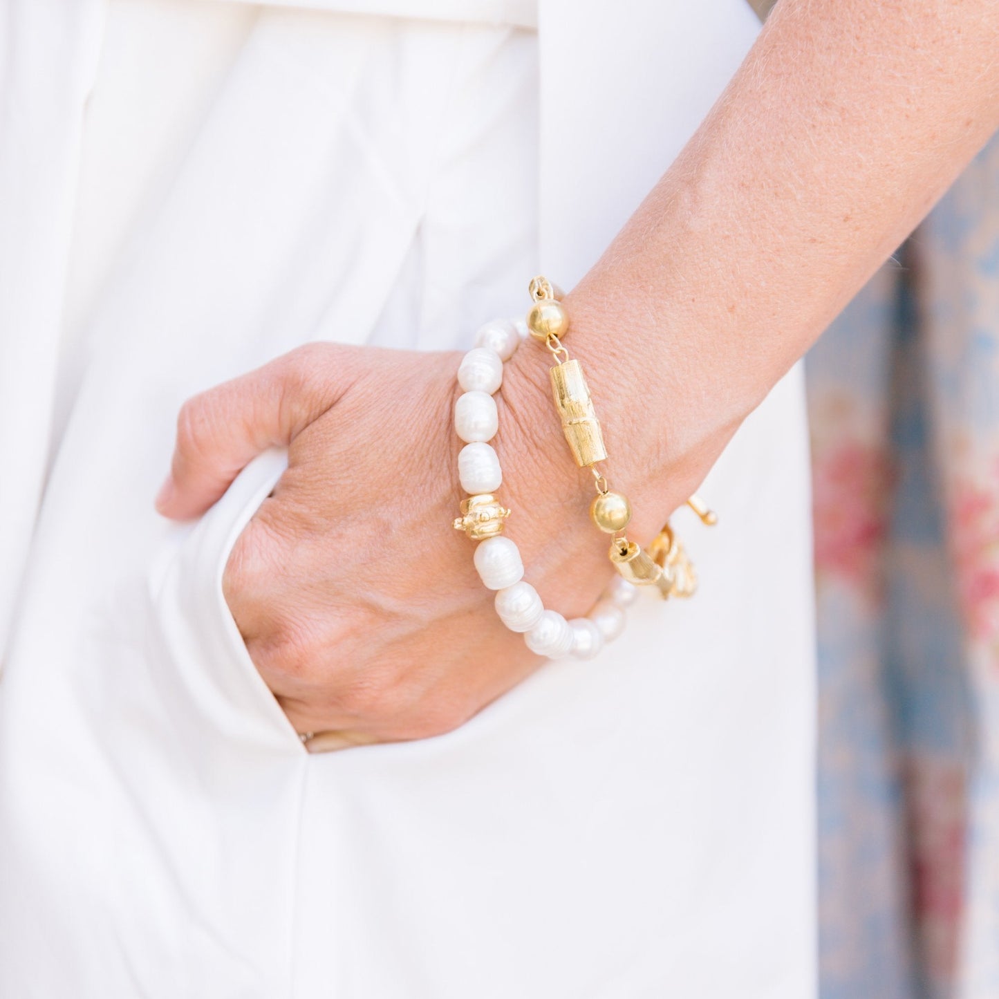 Elegant Pearl Bracelet in Classic Style