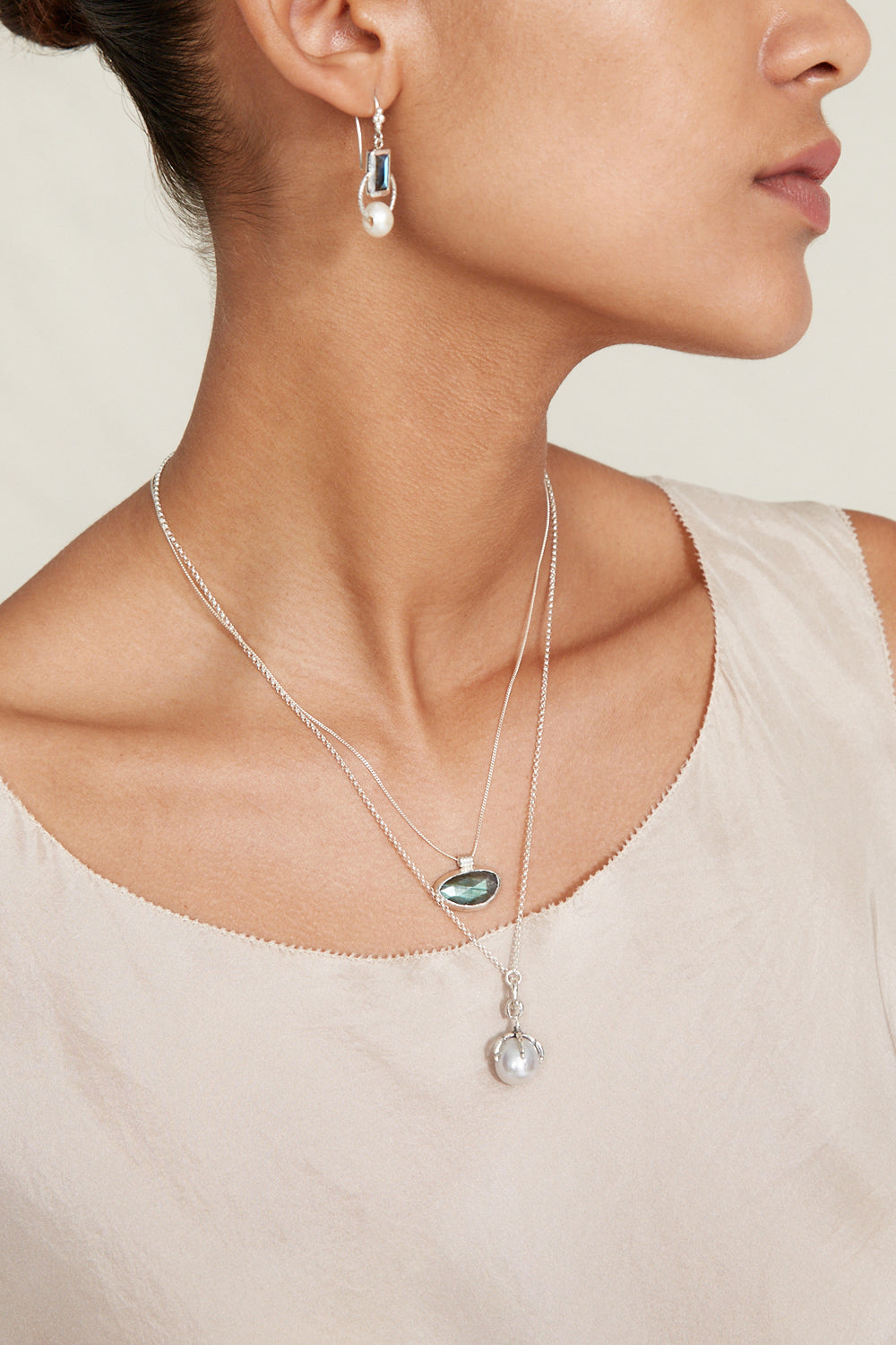 Labradorite Stone Necklace in Elegant Design