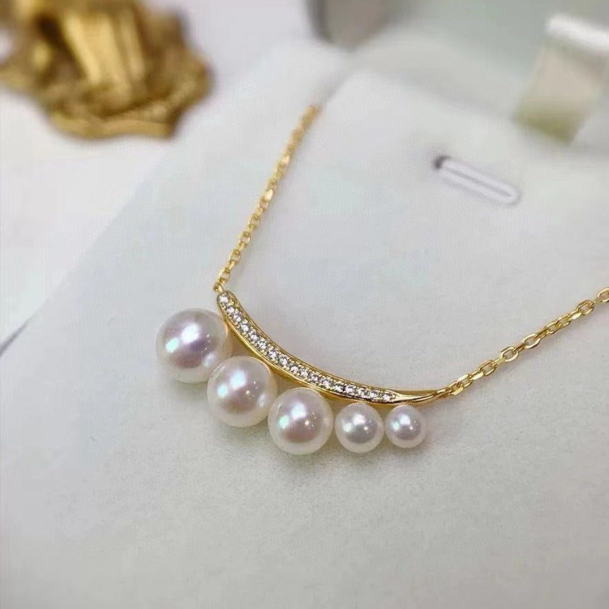 Gradient Pearl Crescent Moon Necklace