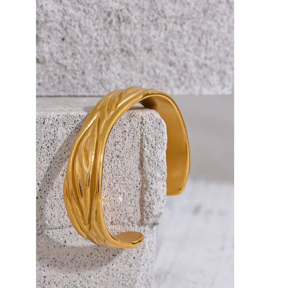 Golden Heavy Metal Cuff Bracelet for Style