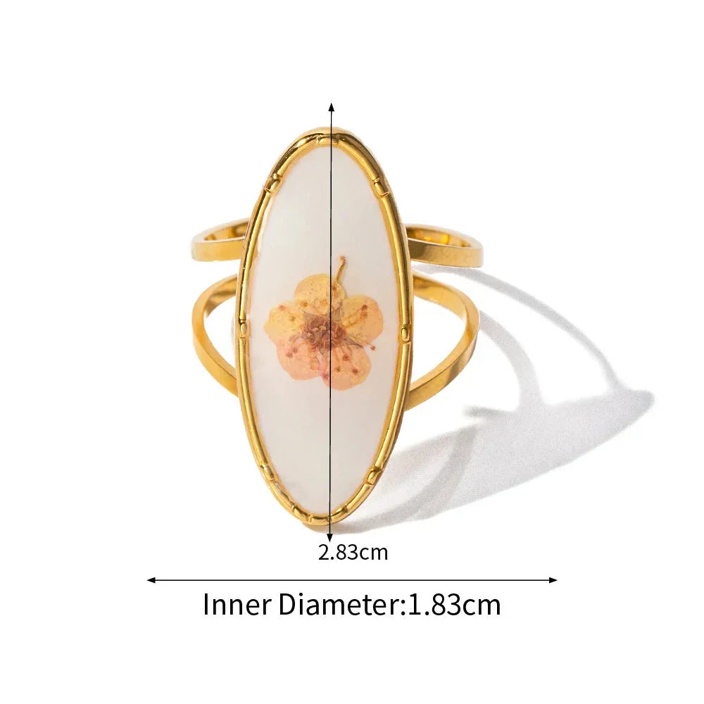 Gold Ring with Eternal Flower Design