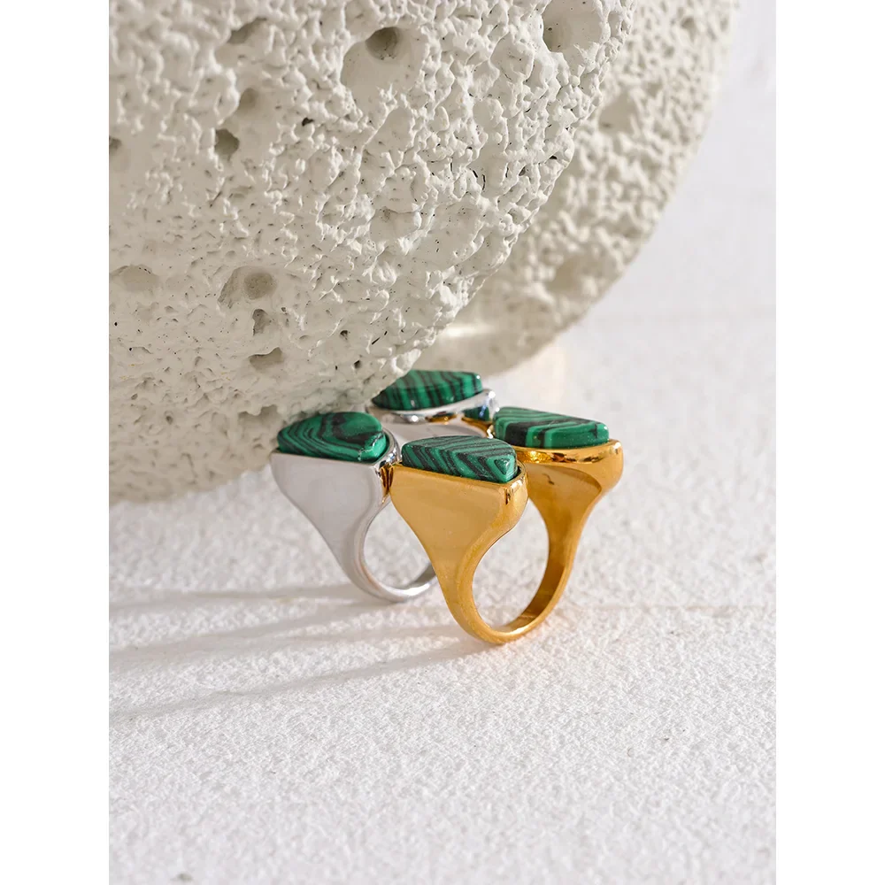 Elegant Wide Ring with Malachite Stone