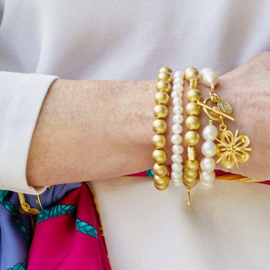 Elegant Pearl Bracelet in Silver