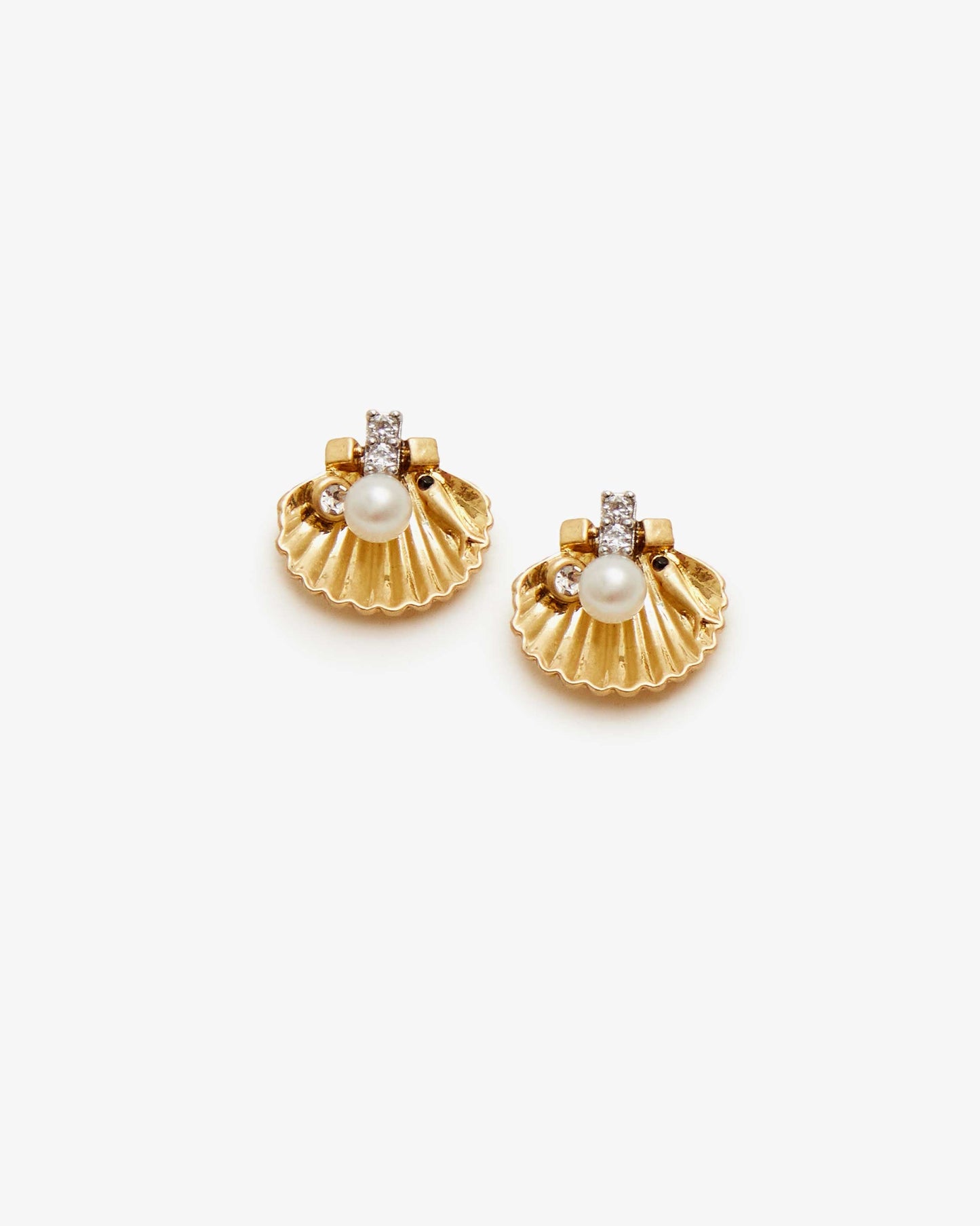 Scallop Design Stud Earrings in Silver