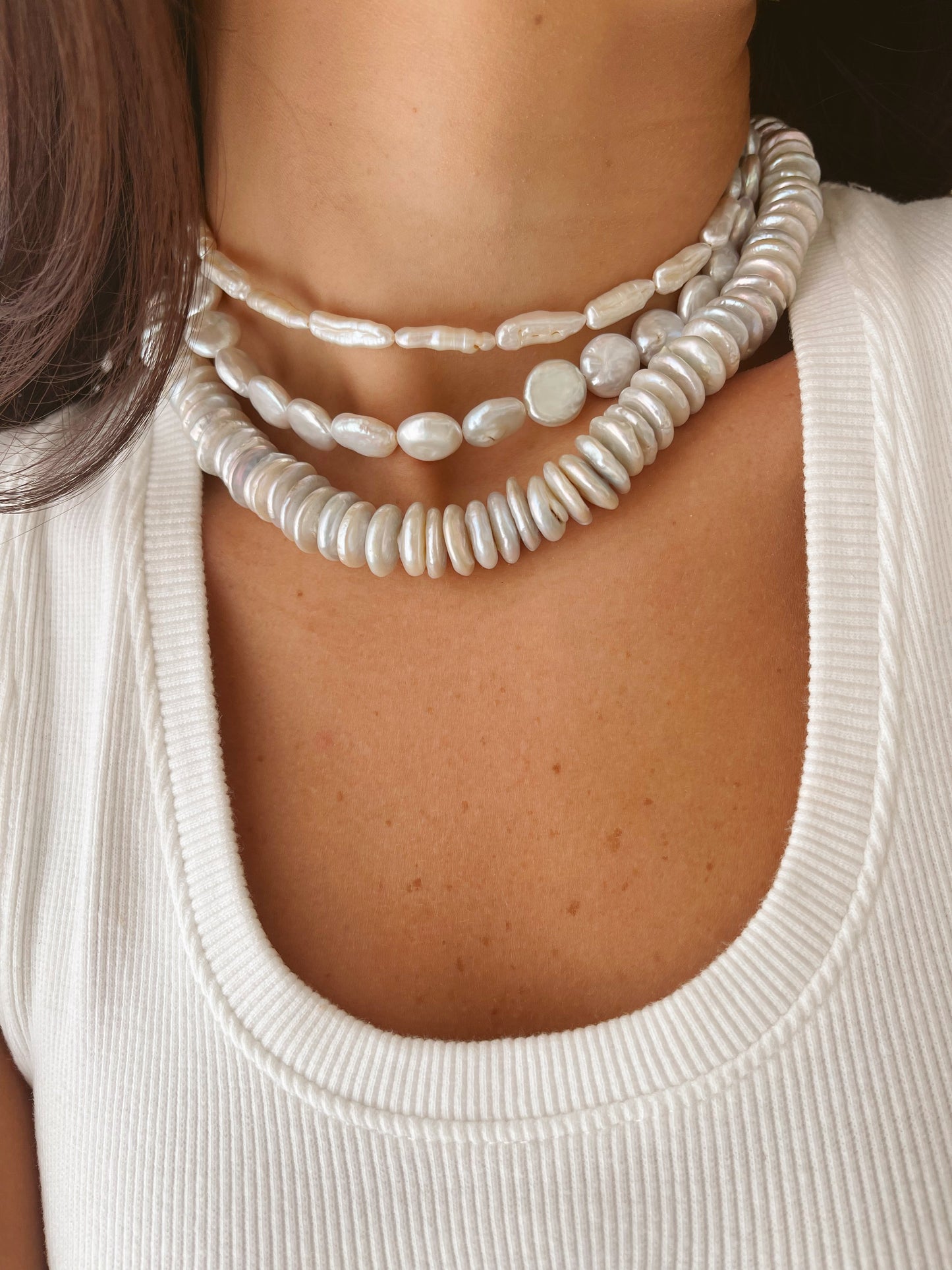 Elegant Flat Pearl Necklace in Classic Design