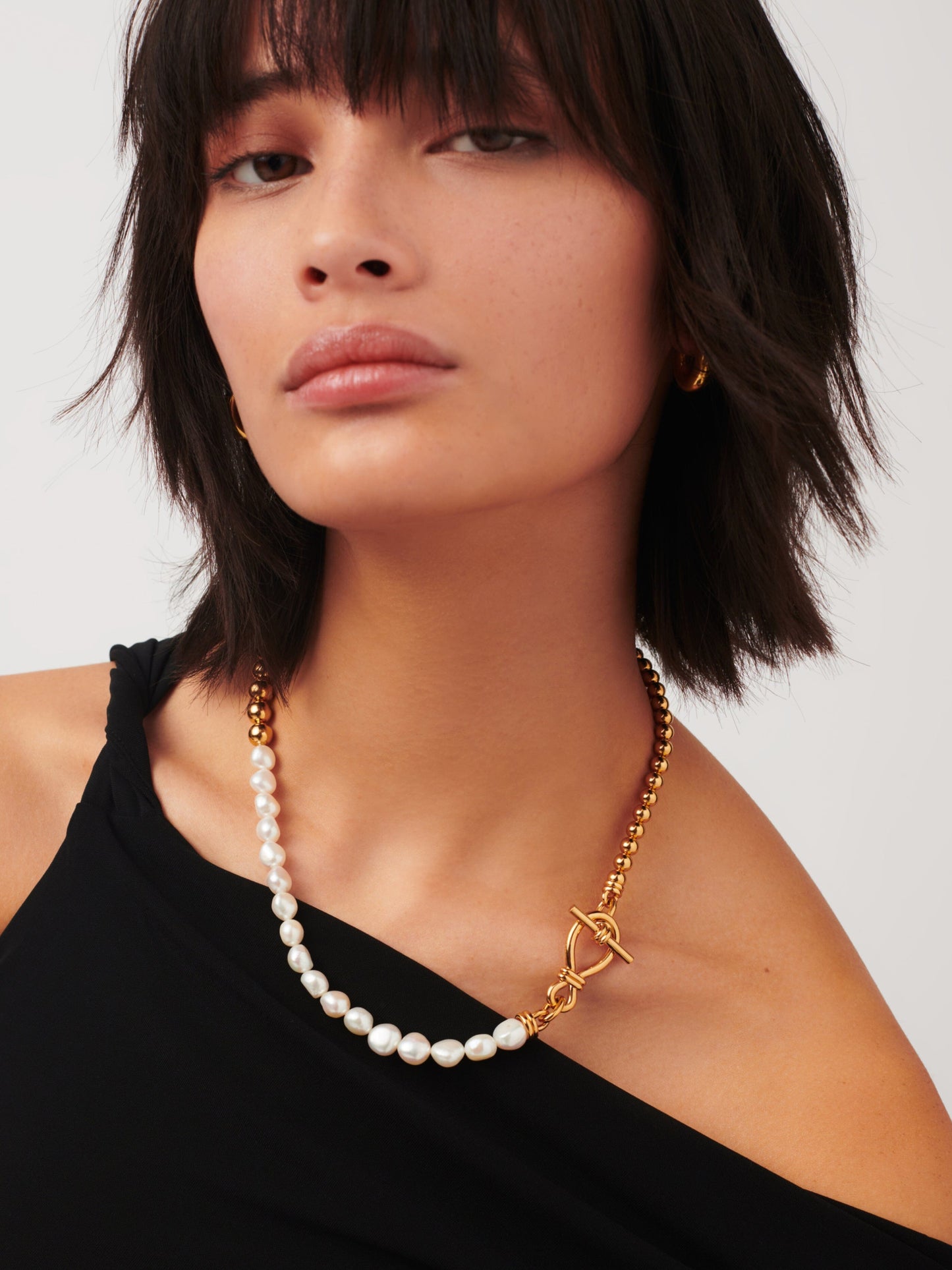 Elegant Baroque Pearl T-Bar Necklace in Gold Plated