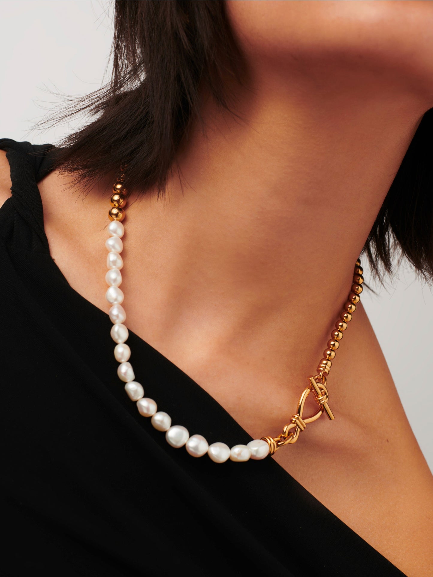 Elegant Baroque Pearl T-Bar Necklace in Gold Plated