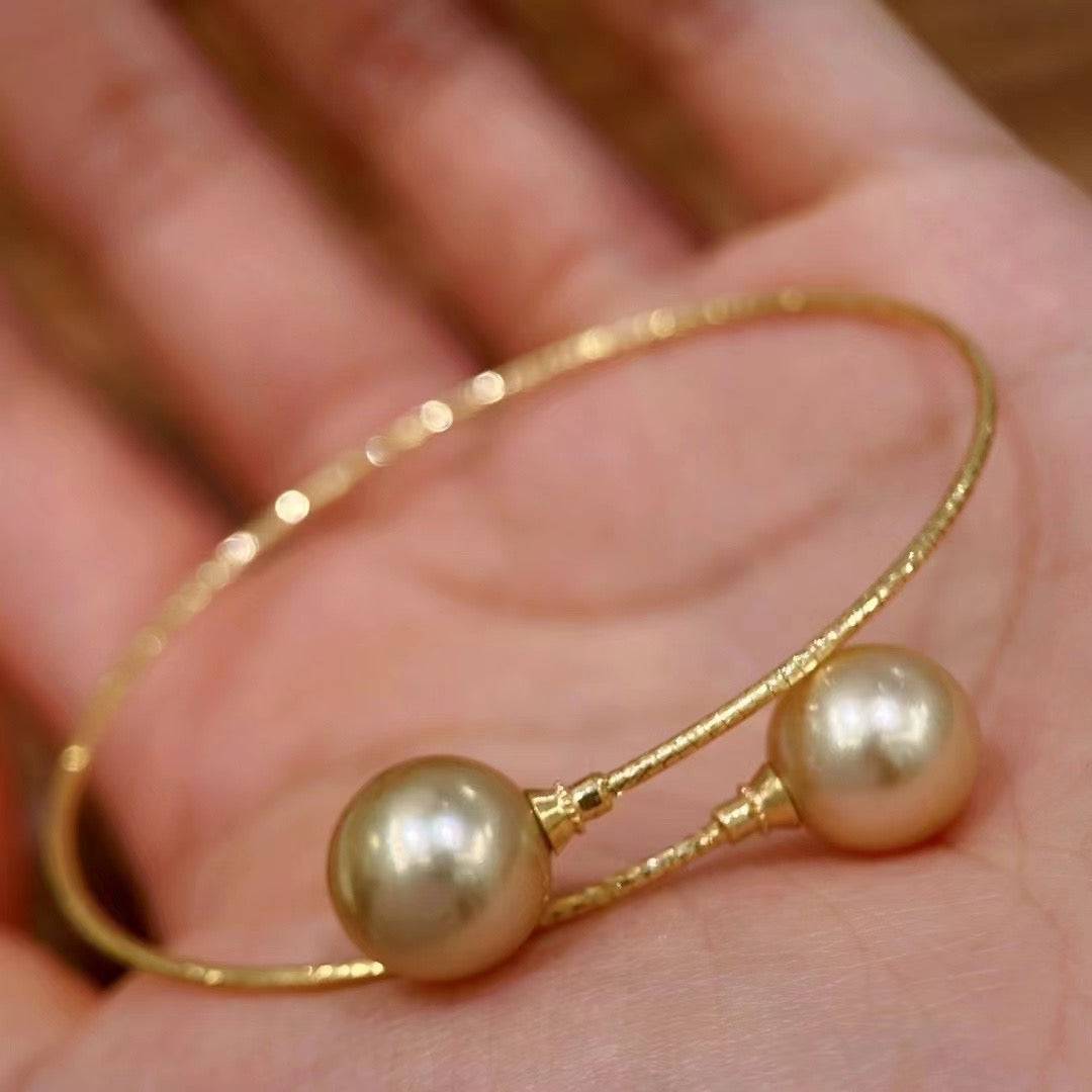 Golden South Sea Pearl Bangle Bracelet in 18k Gold