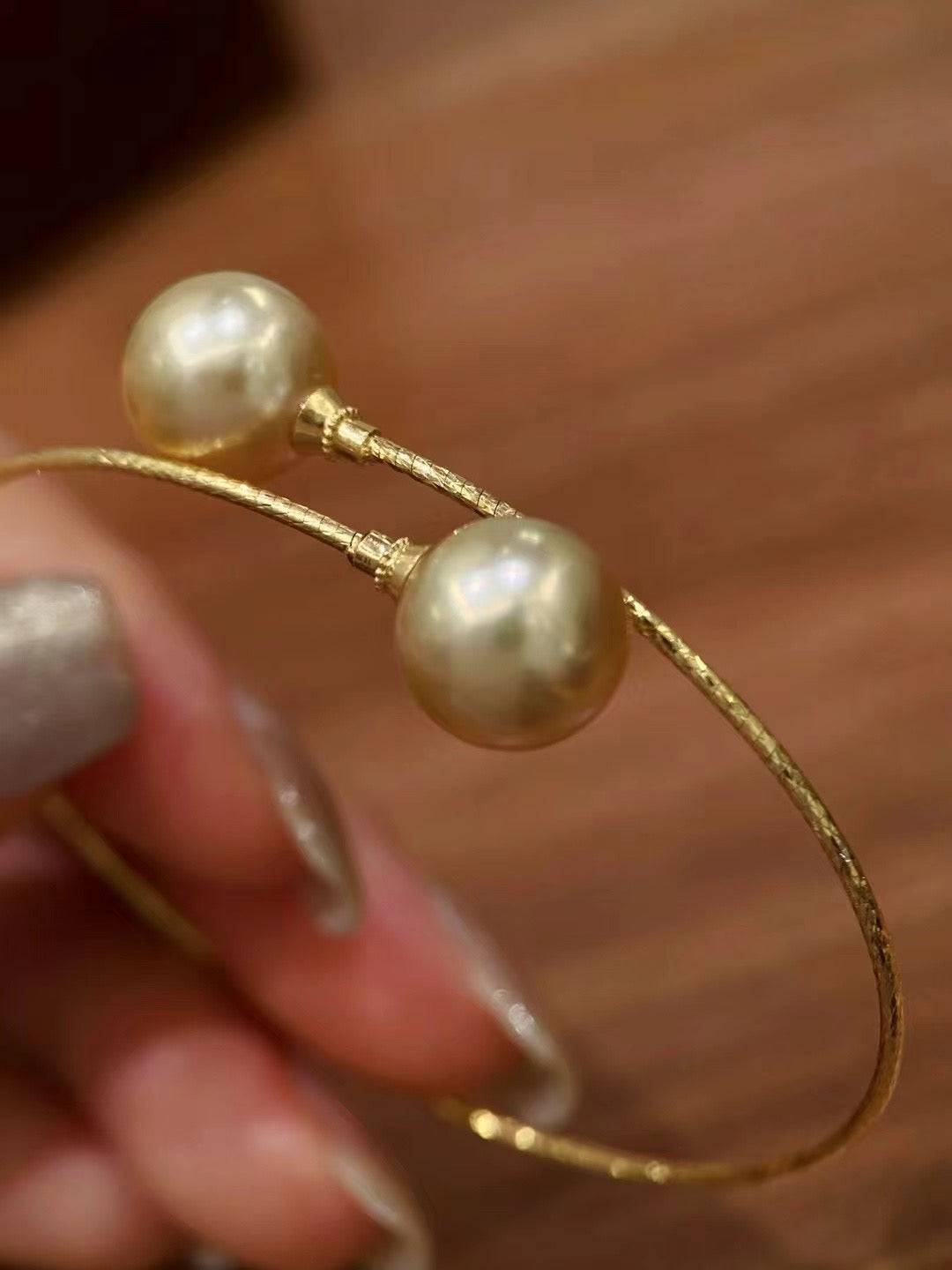 Golden South Sea Pearl Bangle Bracelet in 18k Gold