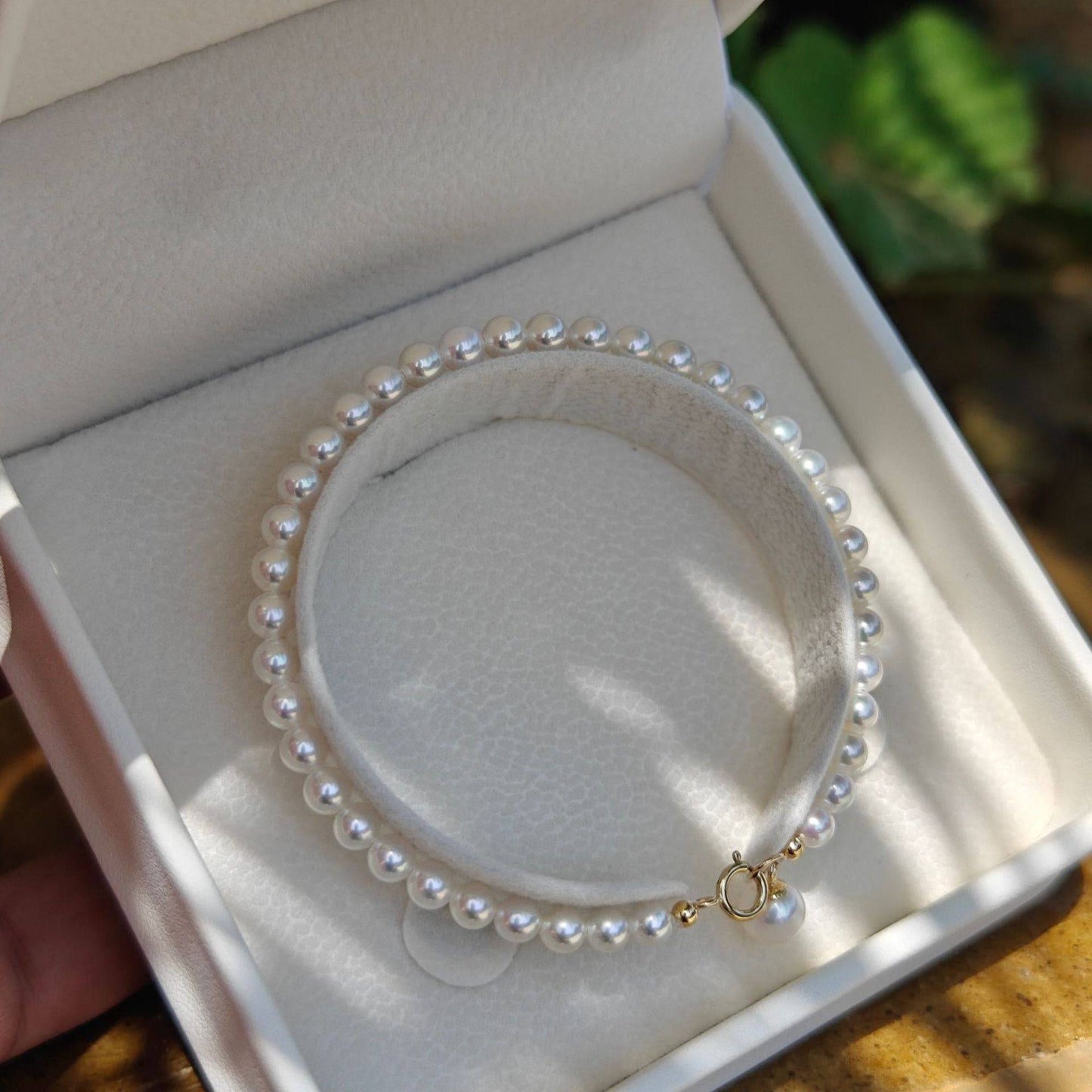 Delicate White Freshwater Pearl Gold Bracelet