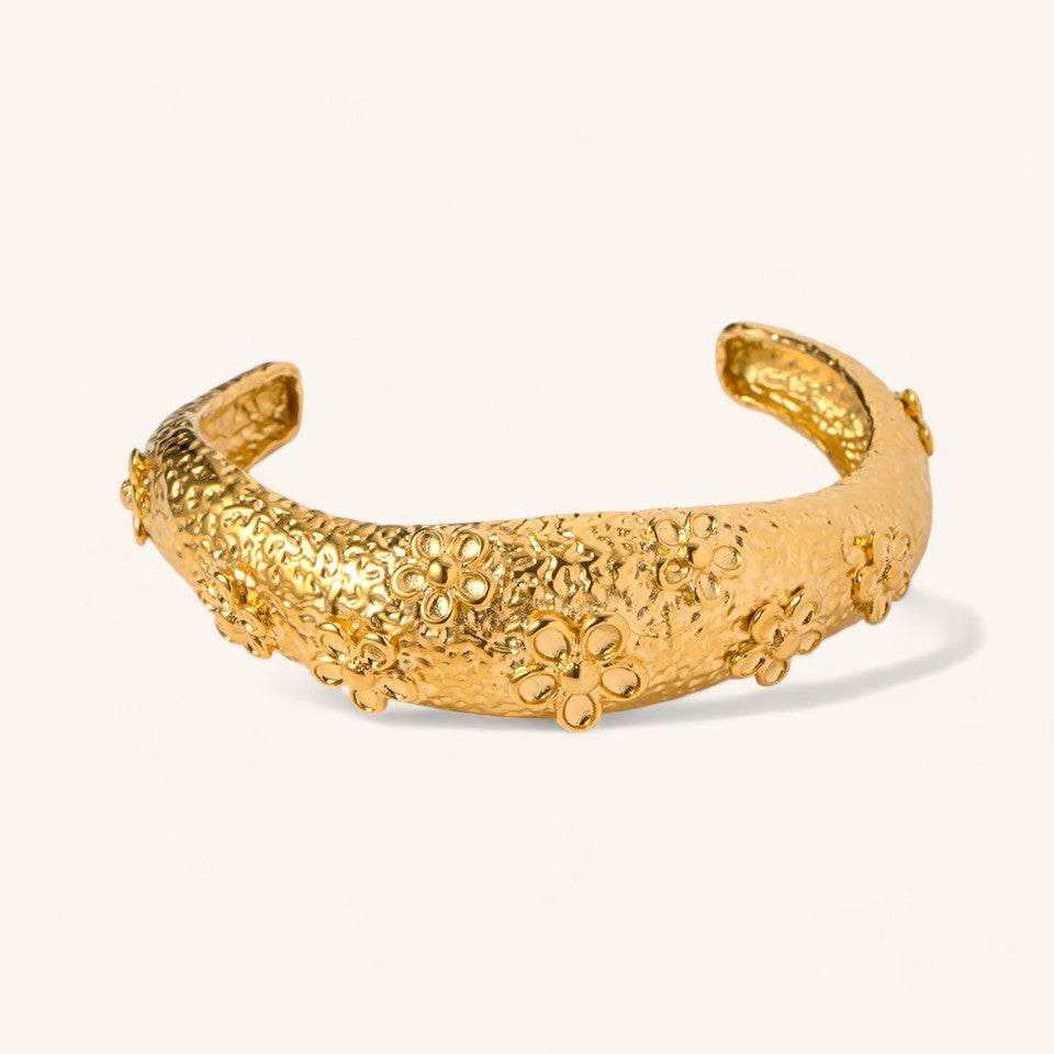 Shiny Textured Bangle in Durable Metal