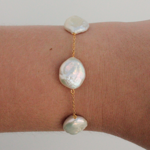 Pearl Chain Bracelet with Flat Design