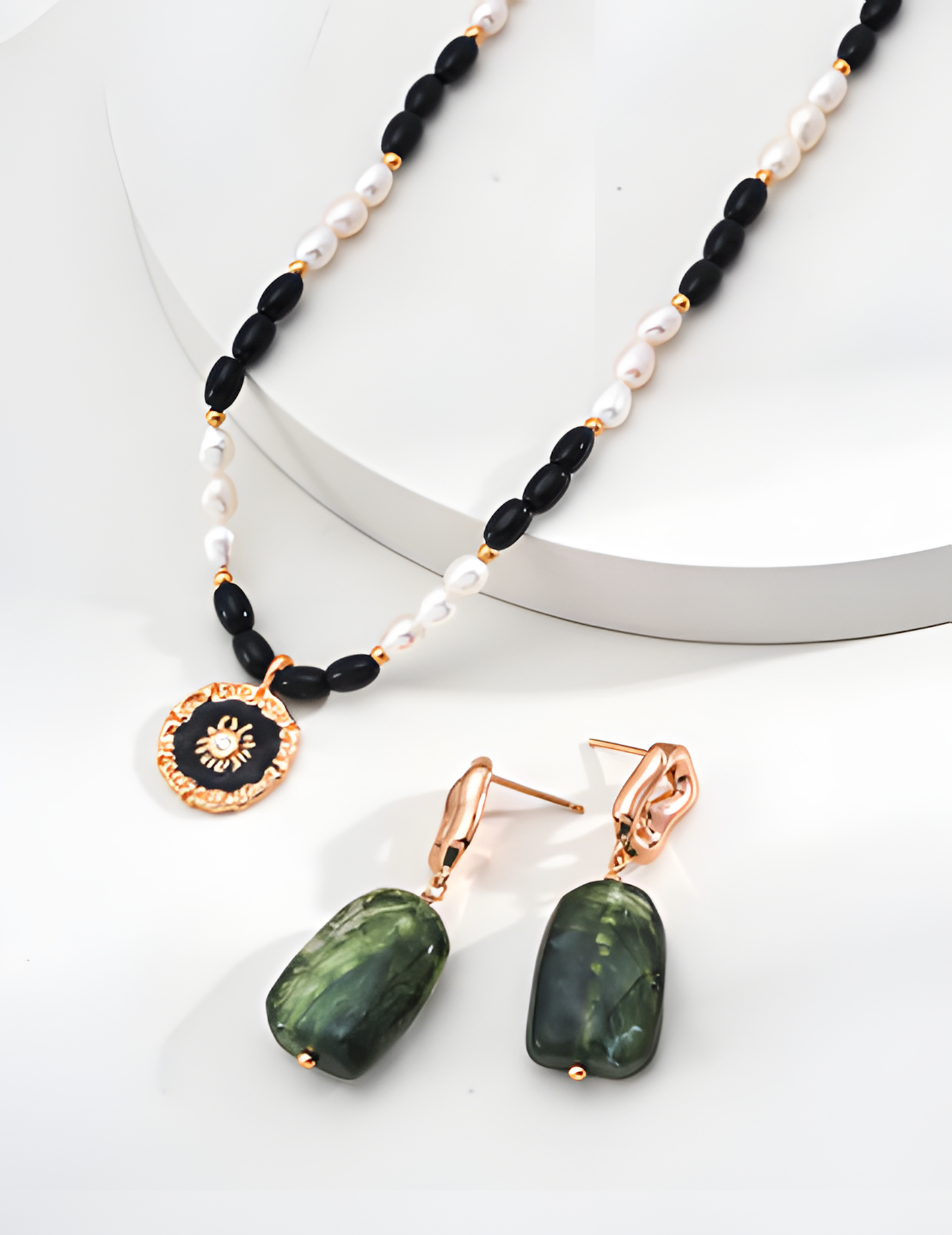 Natural Pearl and Black Onyx Pendant Necklace