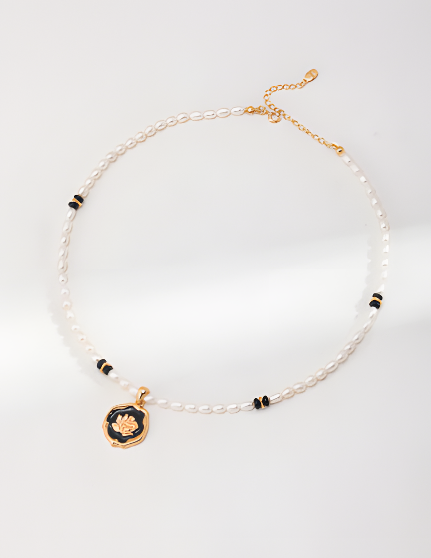 Exquisite Pearl and Agate Necklace