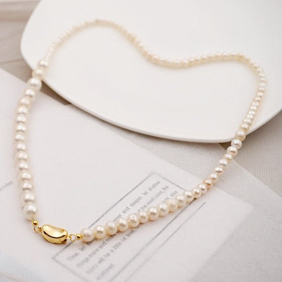 Elegant Gradual Pearls Necklace for Women