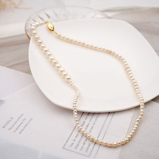 Elegant Gradual Pearls Necklace for Women