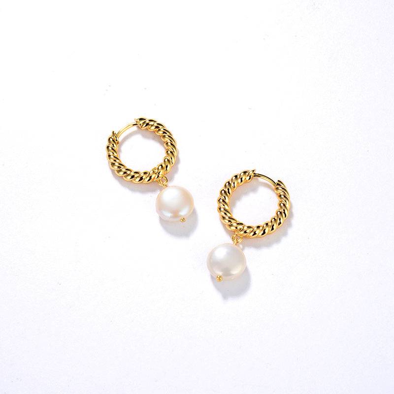 Stylish Pearl Drop Earrings in Elegant Design