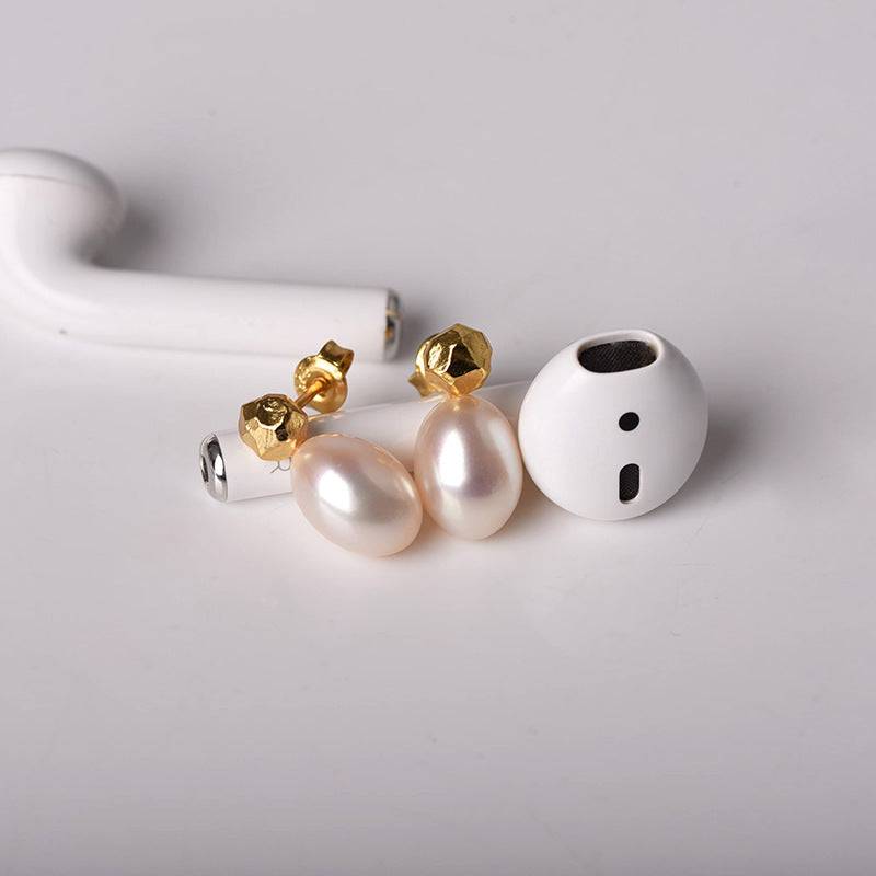 Elegant Teardrop Earrings with Natural Pearls