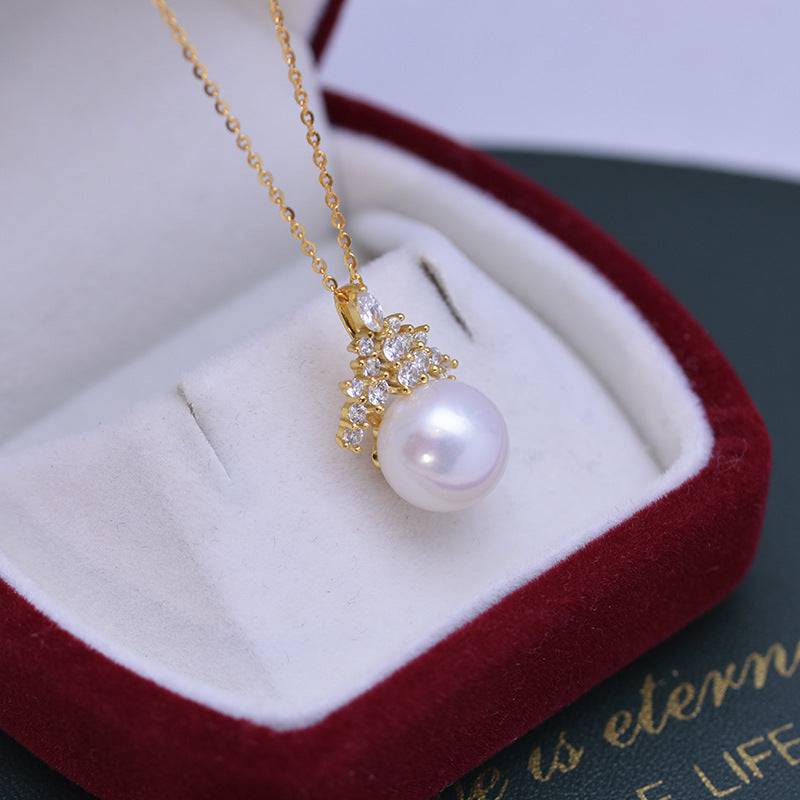 Freshwater Pearl and Queen Pendant Necklace