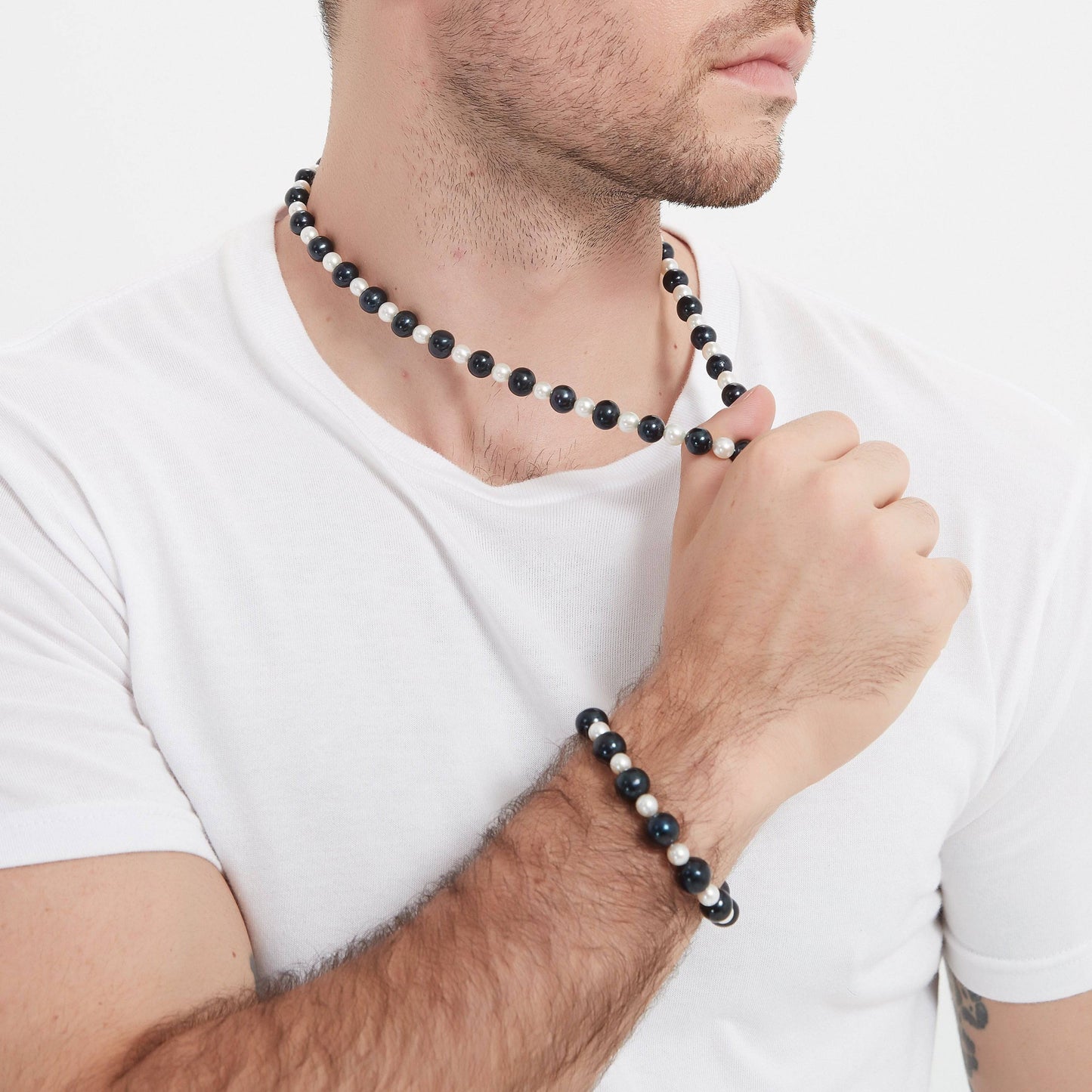 Stylish Black and White Pearl Beaded Necklace