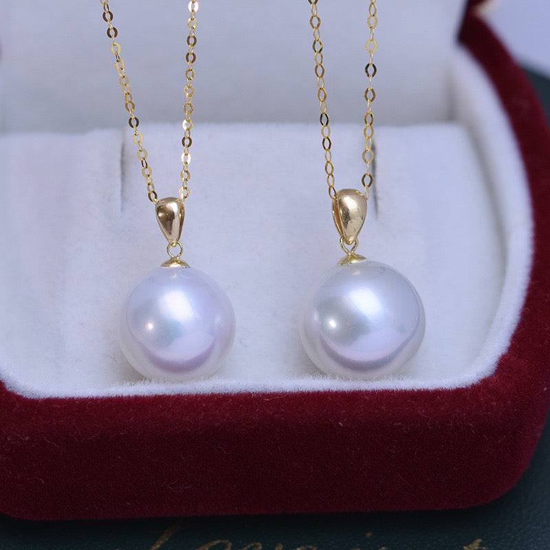 Elegant Pearl Pendant Necklace in 18K Gold